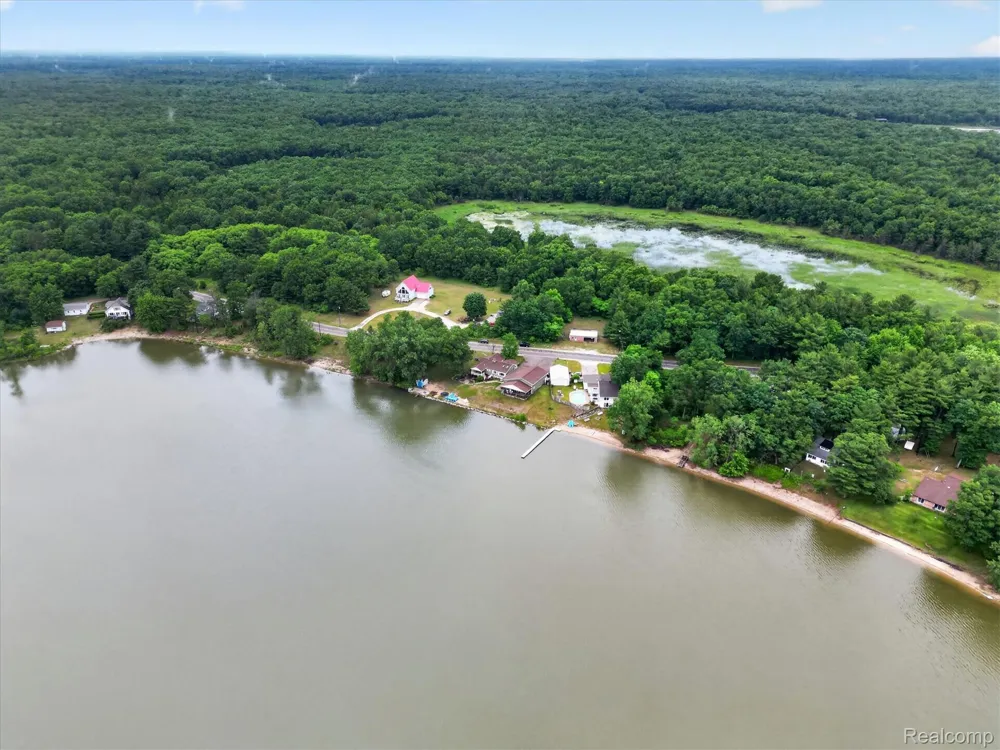 17 E White Lake Dr, Twin Lakes, MI 49457 Drive Dalton Township, MI 49457