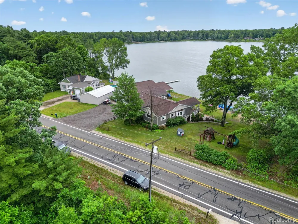 17 E White Lake Dr, Twin Lakes, MI 49457 Drive Dalton Township, MI 49457