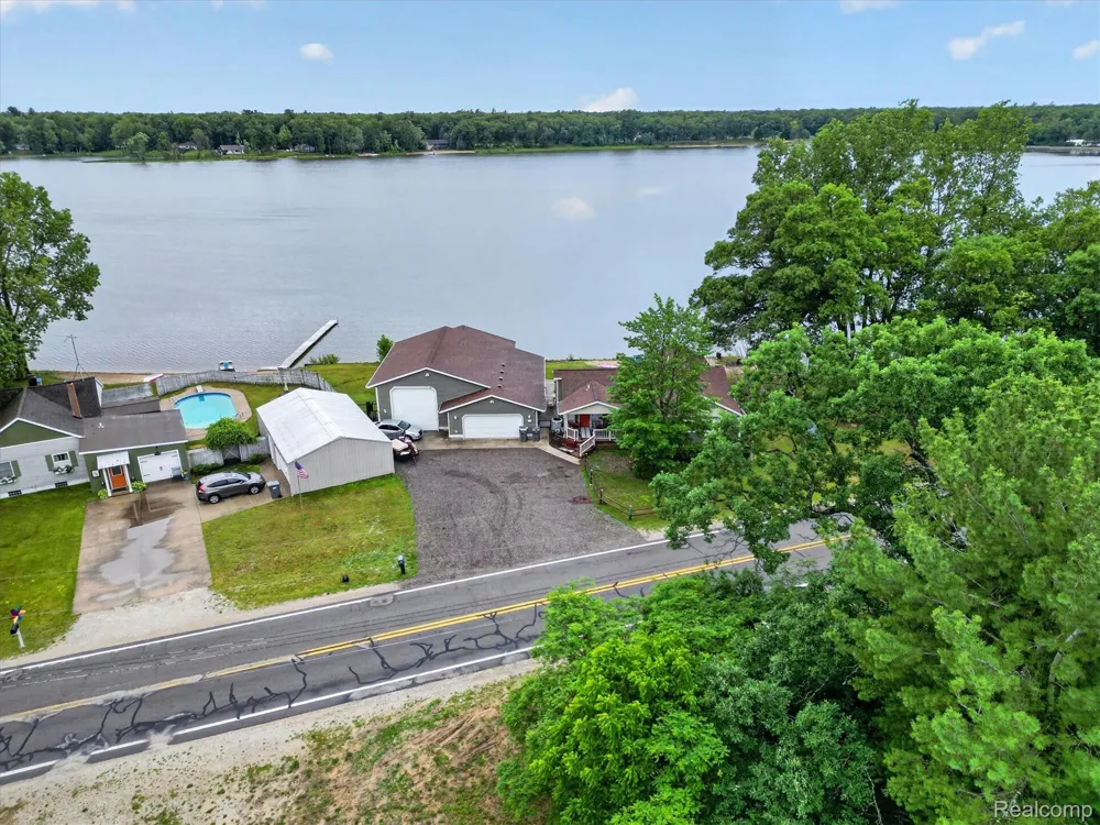 17 E White Lake Dr, Twin Lakes, MI 49457 Drive Dalton Township, MI 49457