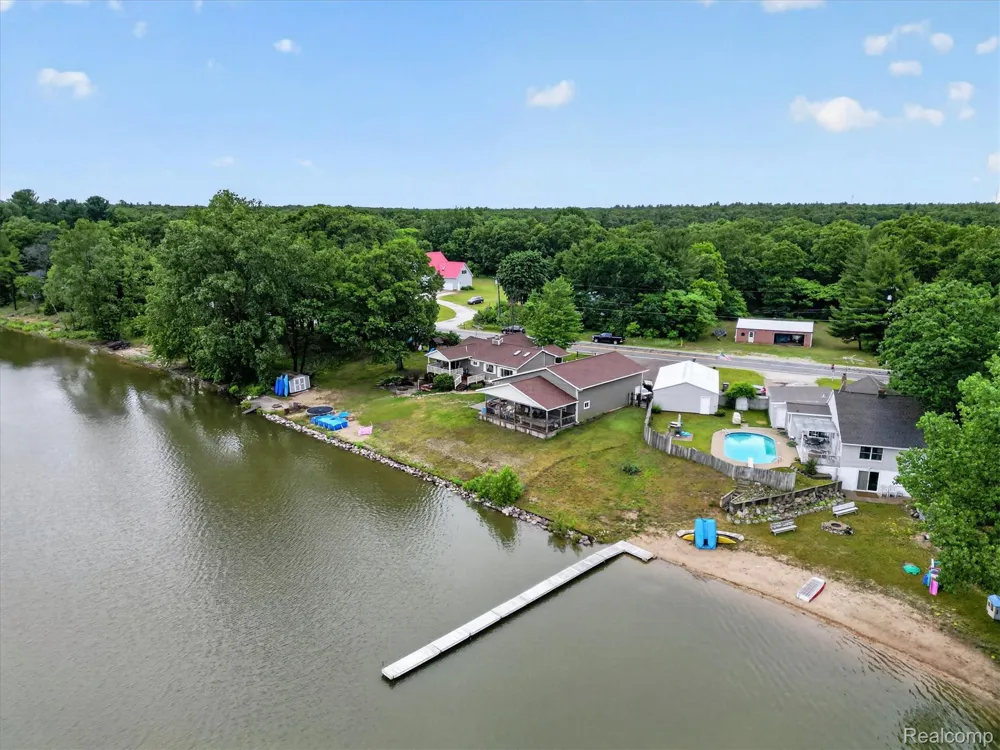 17 E White Lake Dr, Twin Lakes, MI 49457 Drive Dalton Township, MI 49457