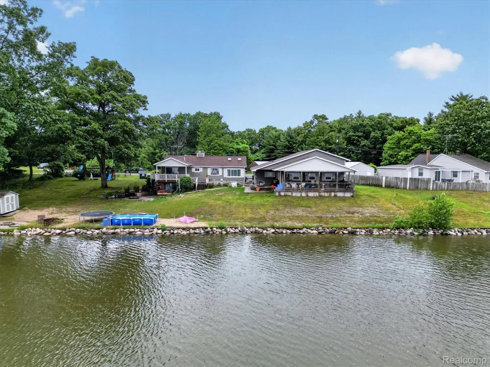 17 E White Lake Dr, Twin Lakes, MI 49457 Drive Dalton Township, MI 49457