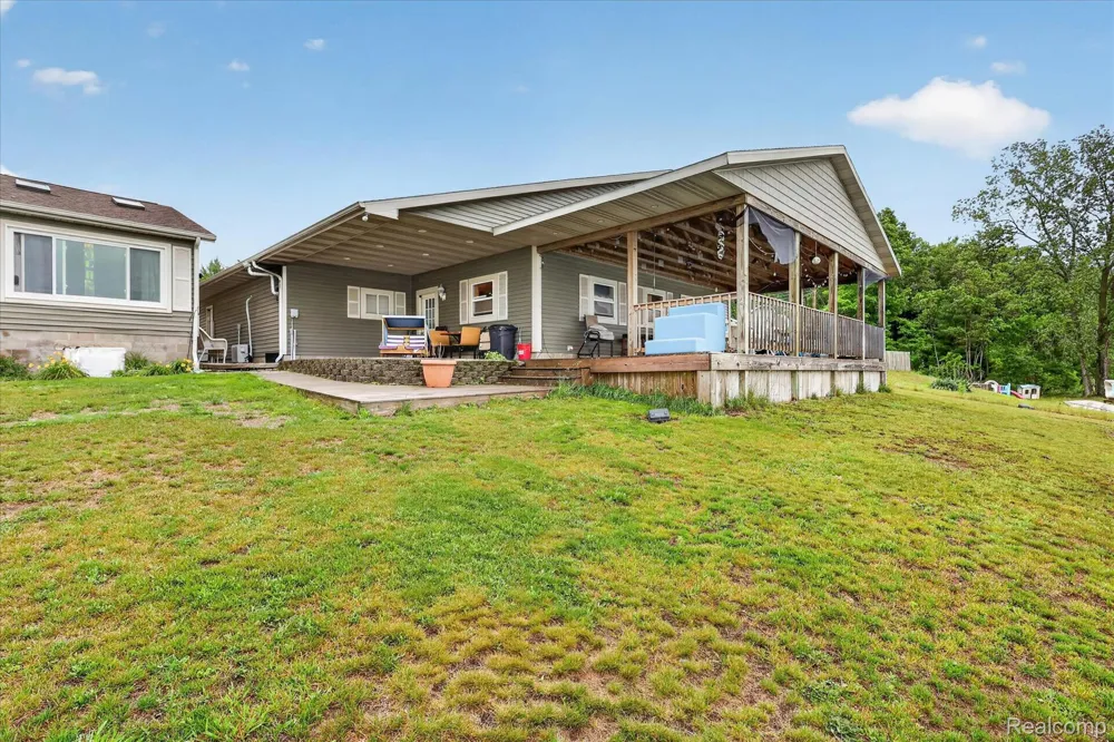 17 E White Lake Dr, Twin Lakes, MI 49457 Drive Dalton Township, MI 49457