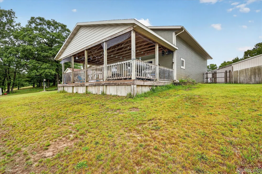 17 E White Lake Dr, Twin Lakes, MI 49457 Drive Dalton Township, MI 49457