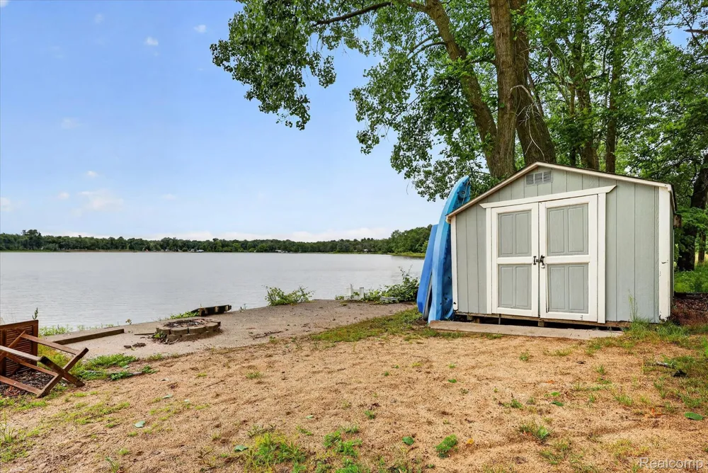 17 E White Lake Dr, Twin Lakes, MI 49457 Drive Dalton Township, MI 49457