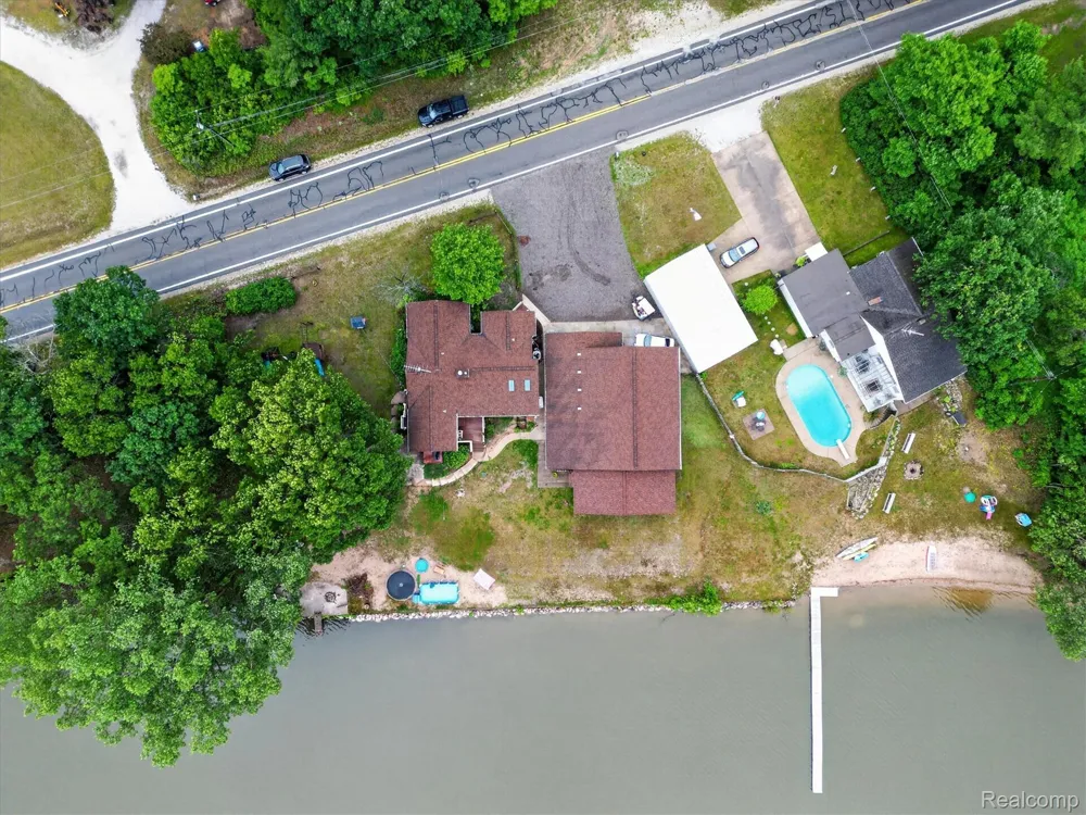 17 E White Lake Dr, Twin Lakes, MI 49457 Drive Dalton Township, MI 49457