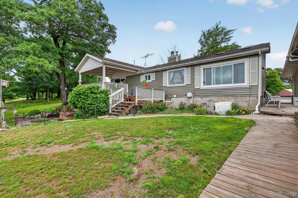 17 E White Lake Dr, Twin Lakes, MI 49457 Drive Dalton Township, MI 49457