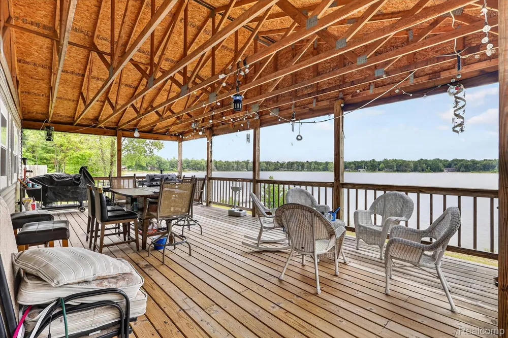 17 E White Lake Dr, Twin Lakes, MI 49457 Drive Dalton Township, MI 49457