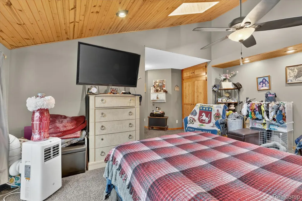 17 E White Lake Dr, Twin Lakes, MI 49457 Drive Dalton Township, MI 49457