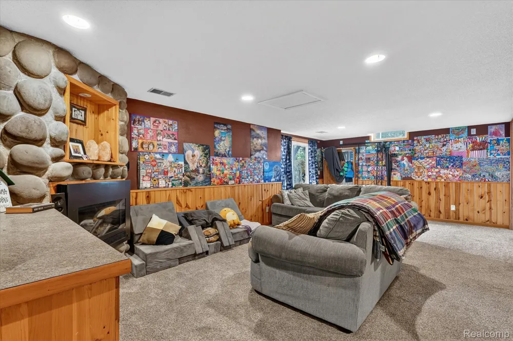 17 E White Lake Dr, Twin Lakes, MI 49457 Drive Dalton Township, MI 49457
