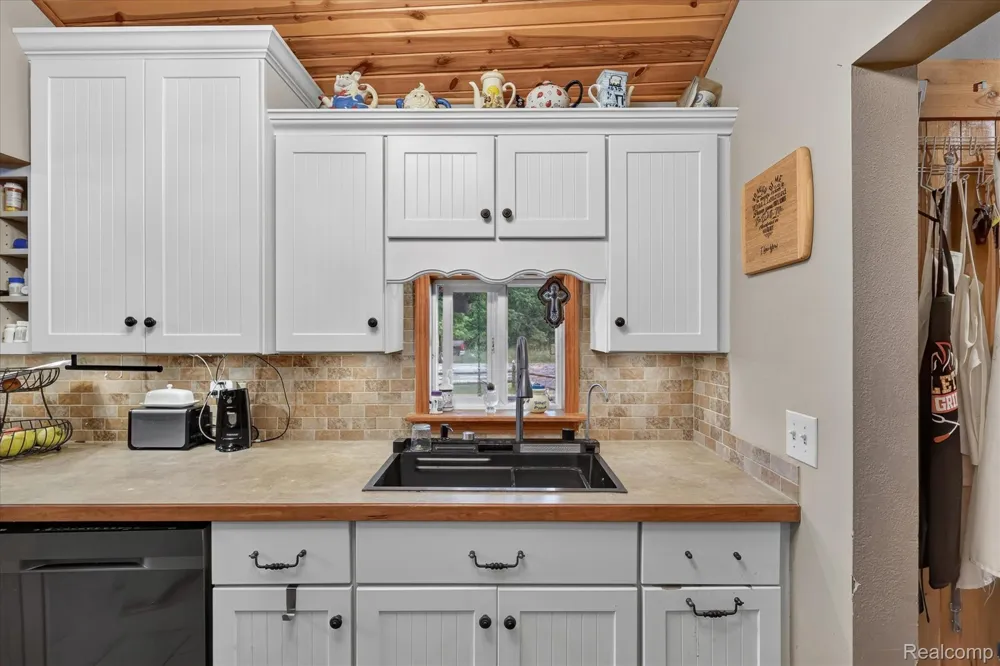 17 E White Lake Dr, Twin Lakes, MI 49457 Drive Dalton Township, MI 49457