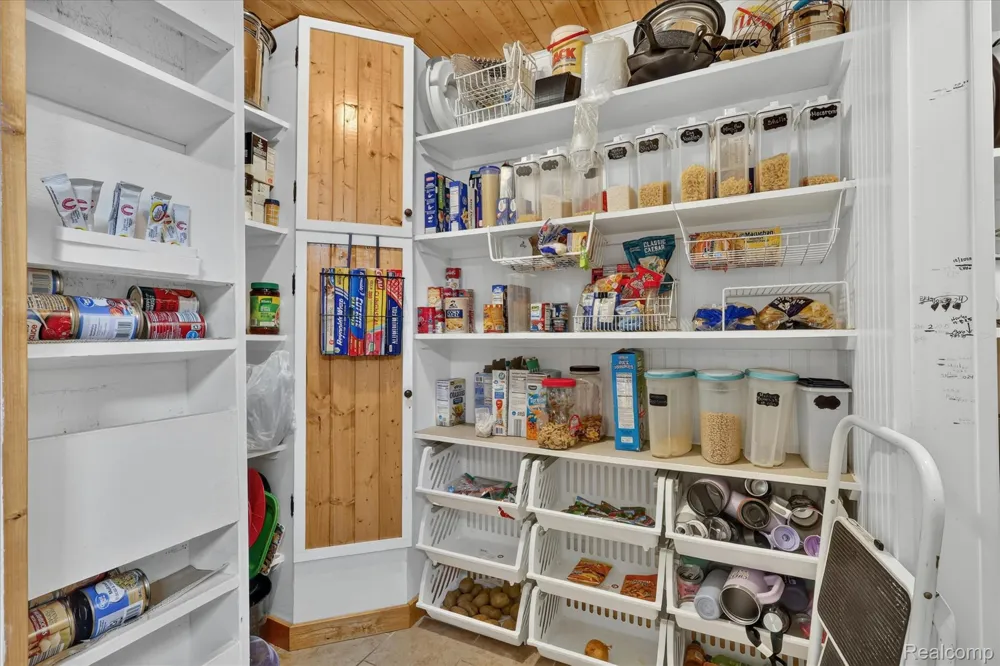 17 E White Lake Dr, Twin Lakes, MI 49457 Drive Dalton Township, MI 49457