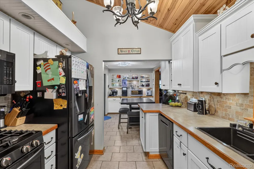 17 E White Lake Dr, Twin Lakes, MI 49457 Drive Dalton Township, MI 49457