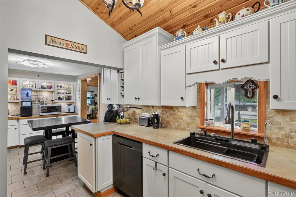 17 E White Lake Dr, Twin Lakes, MI 49457 Drive Dalton Township, MI 49457