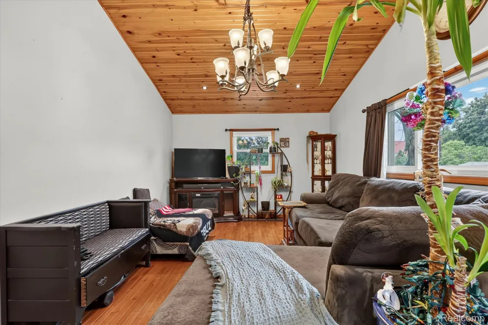 17 E White Lake Dr, Twin Lakes, MI 49457 Drive Dalton Township, MI 49457