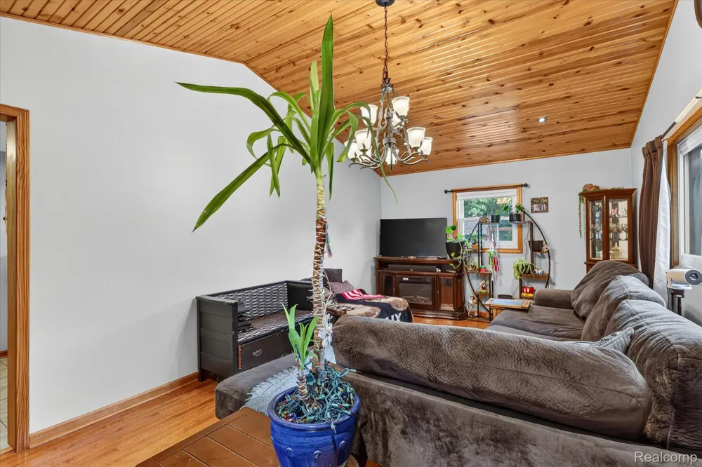 17 E White Lake Dr, Twin Lakes, MI 49457 Drive Dalton Township, MI 49457