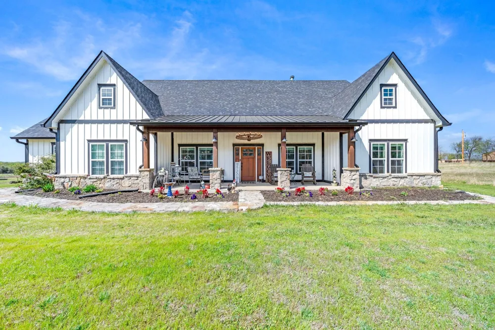 4886 County Road 1037 Celeste, TX 75426
