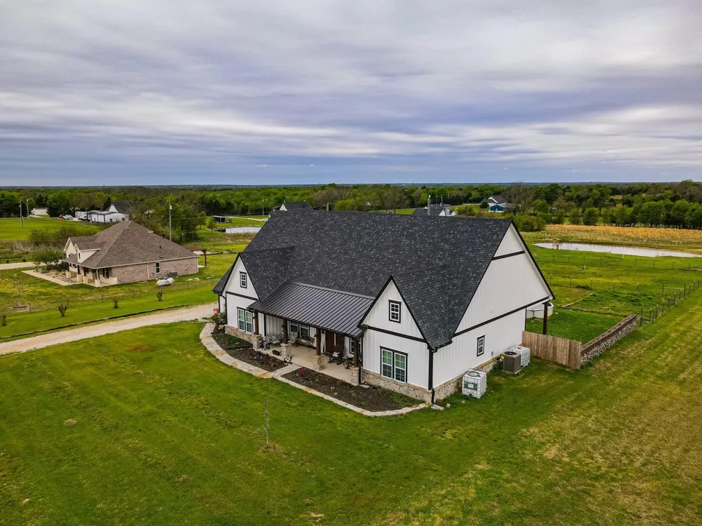 4886 County Road 1037 Celeste, TX 75426