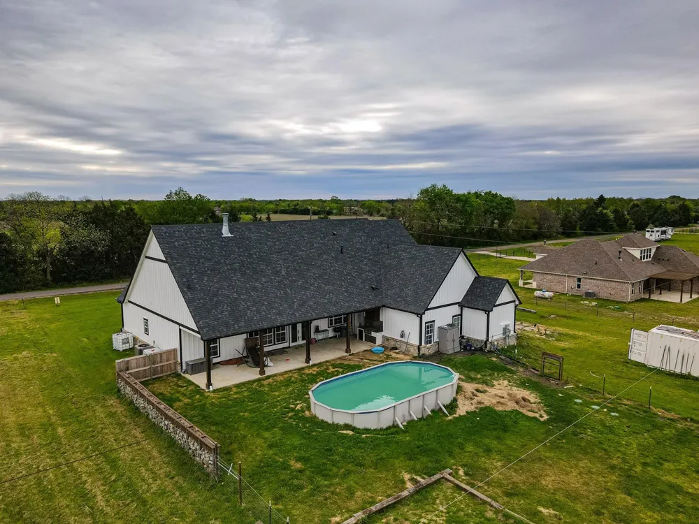 4886 County Road 1037 Celeste, TX 75426