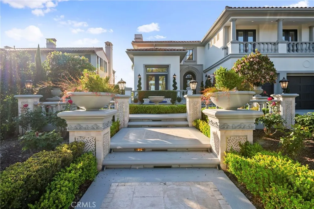 7 Vista Luci Newport Coast, CA 92657