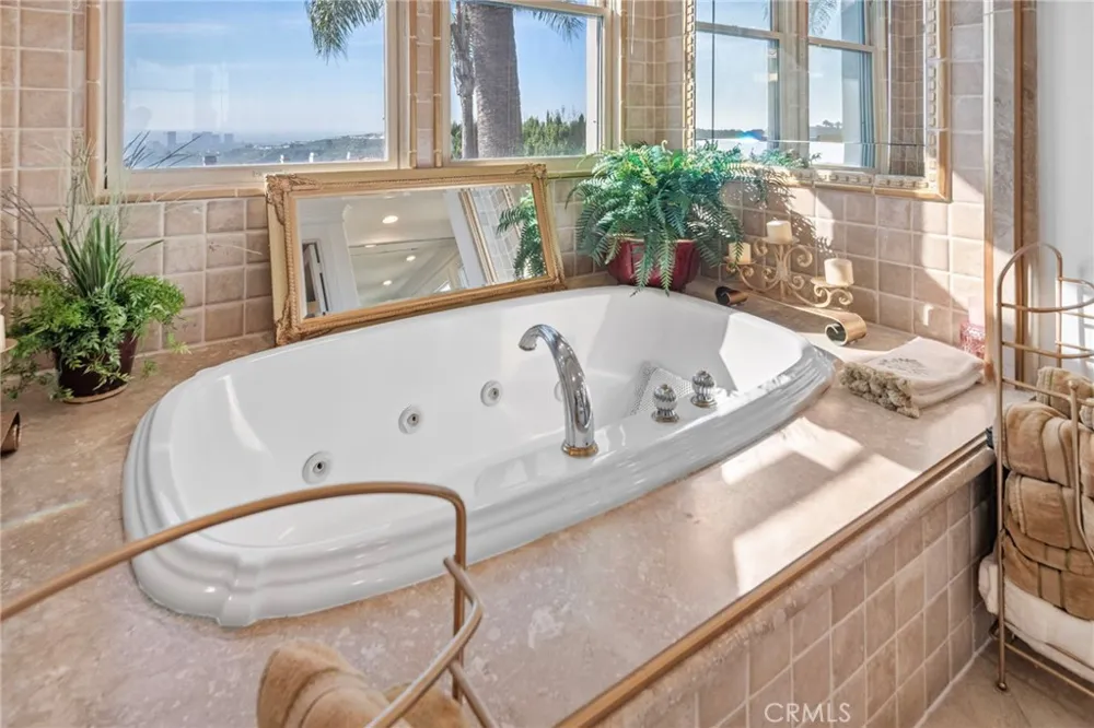 7 Vista Luci Newport Coast, CA 92657
