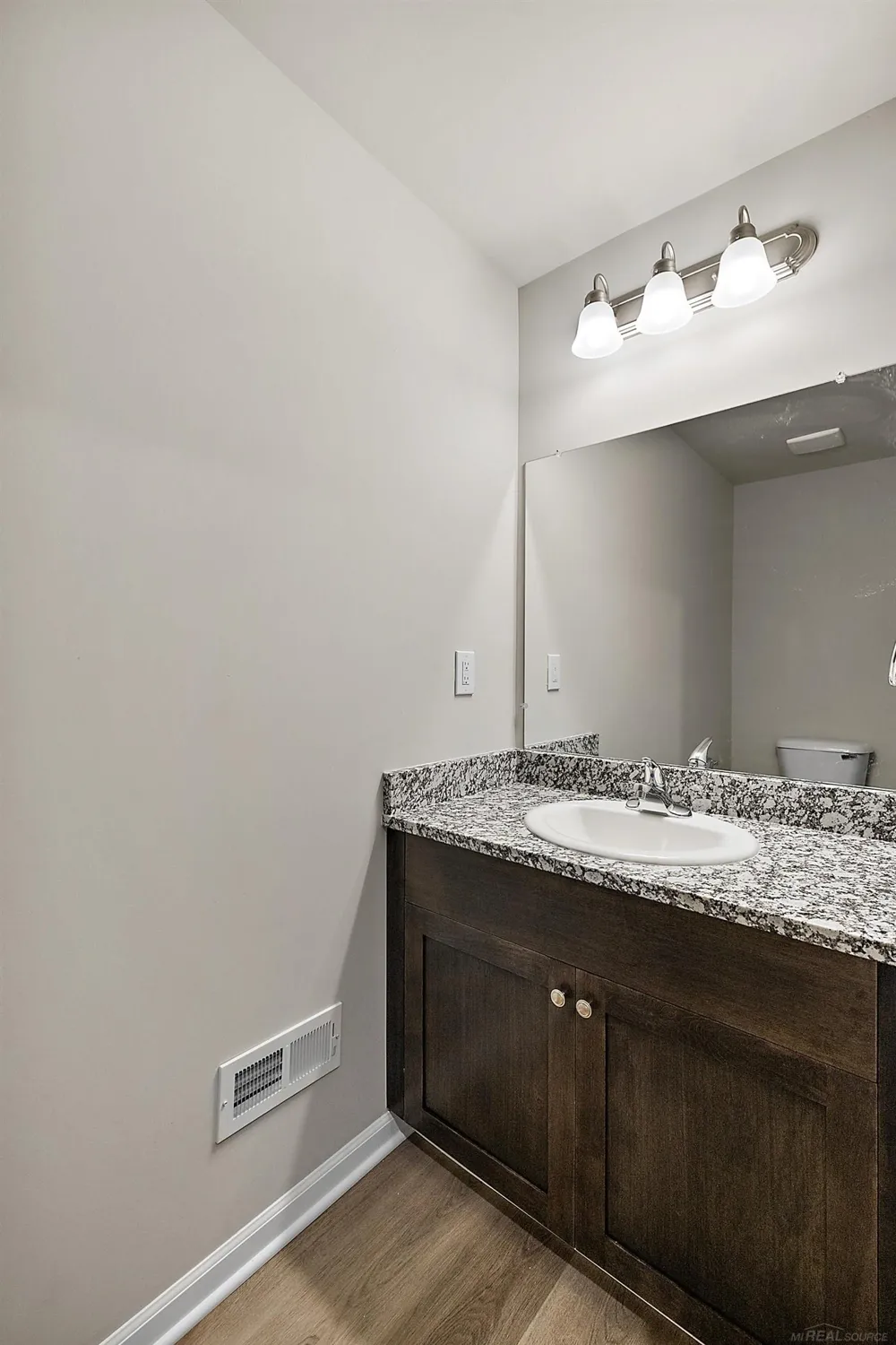 51402 Tides Drive Chesterfield Township, MI 48051