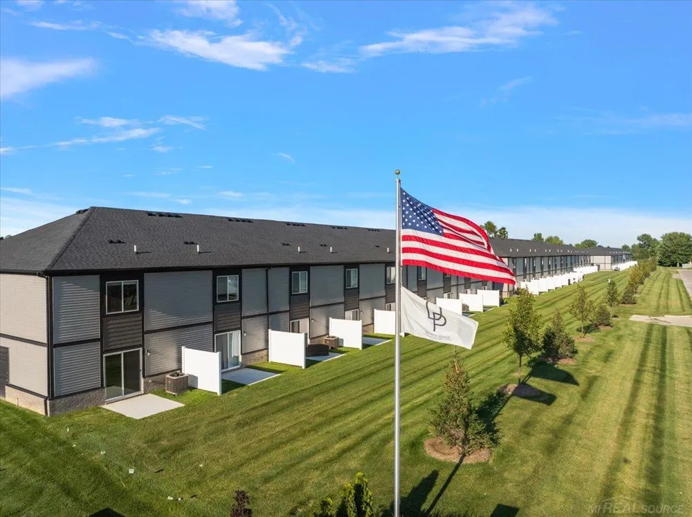 51402 Tides Drive Chesterfield Township, MI 48051