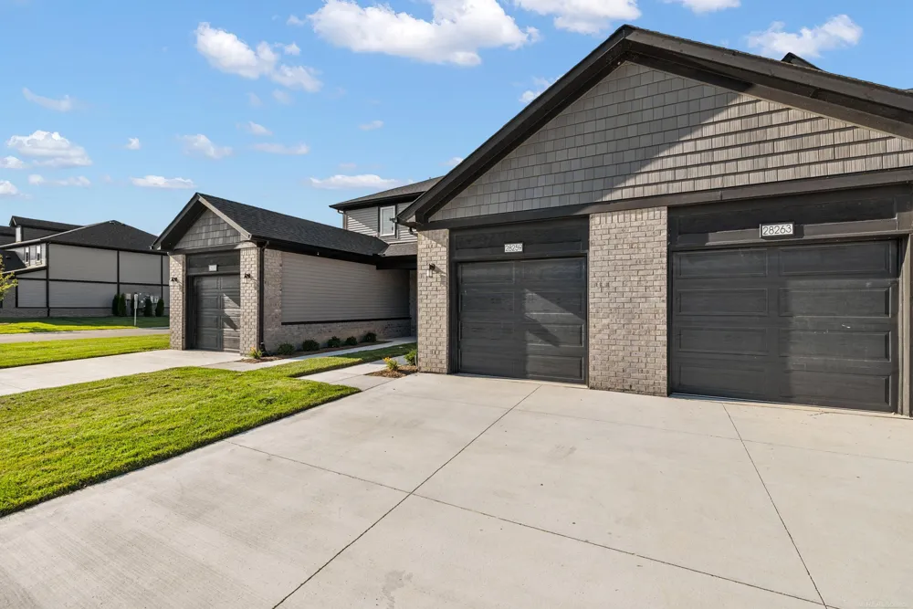 51402 Tides Drive Chesterfield Township, MI 48051