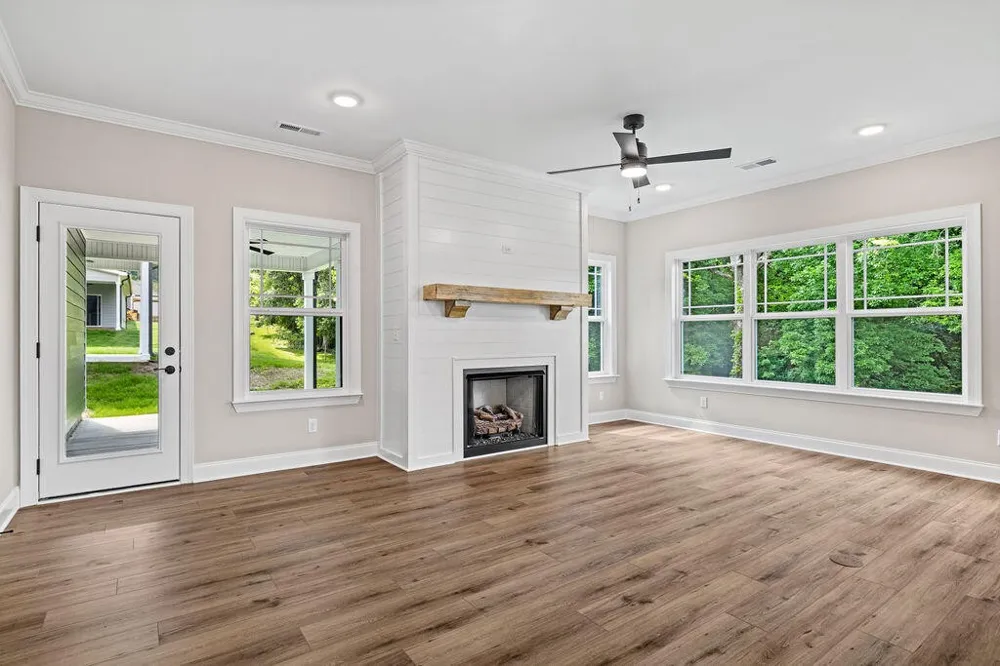 9816 Mayfly Road Ooltewah, TN 37363