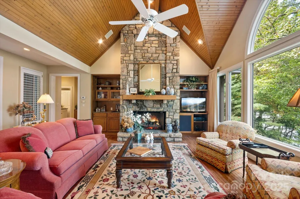 98 Taladu Court Brevard, NC 28712