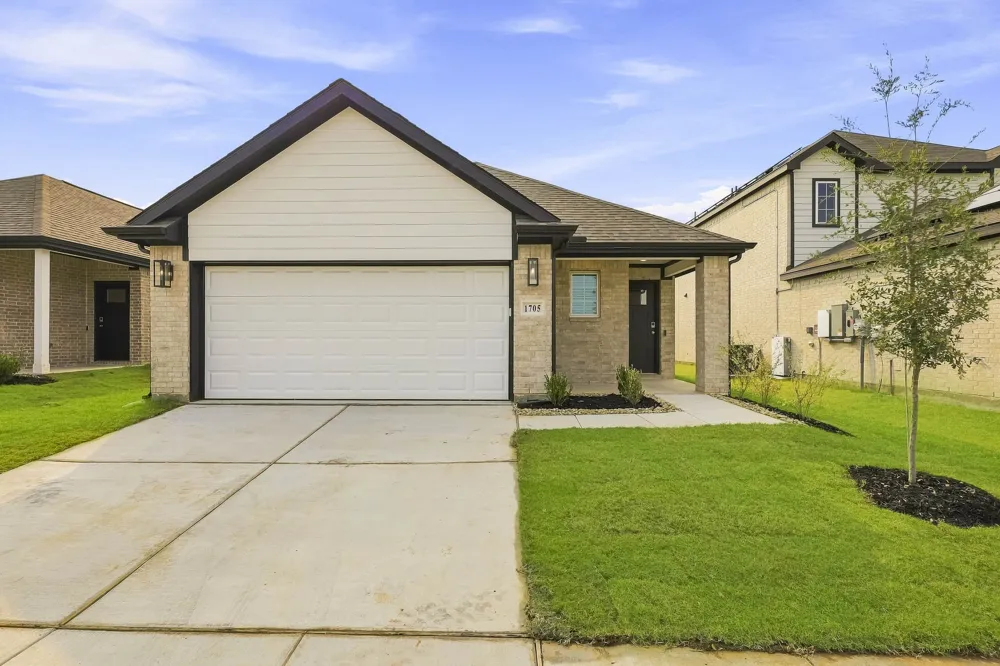 1705 Romans Road Ennis, TX 75119