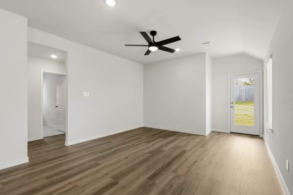 1705 Romans Road Ennis, TX 75119