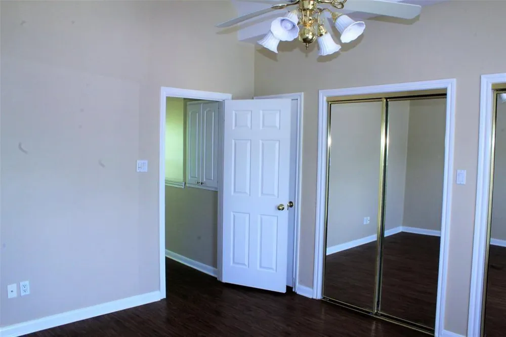 1616 Avenue #6 Huntsville, TX 77340