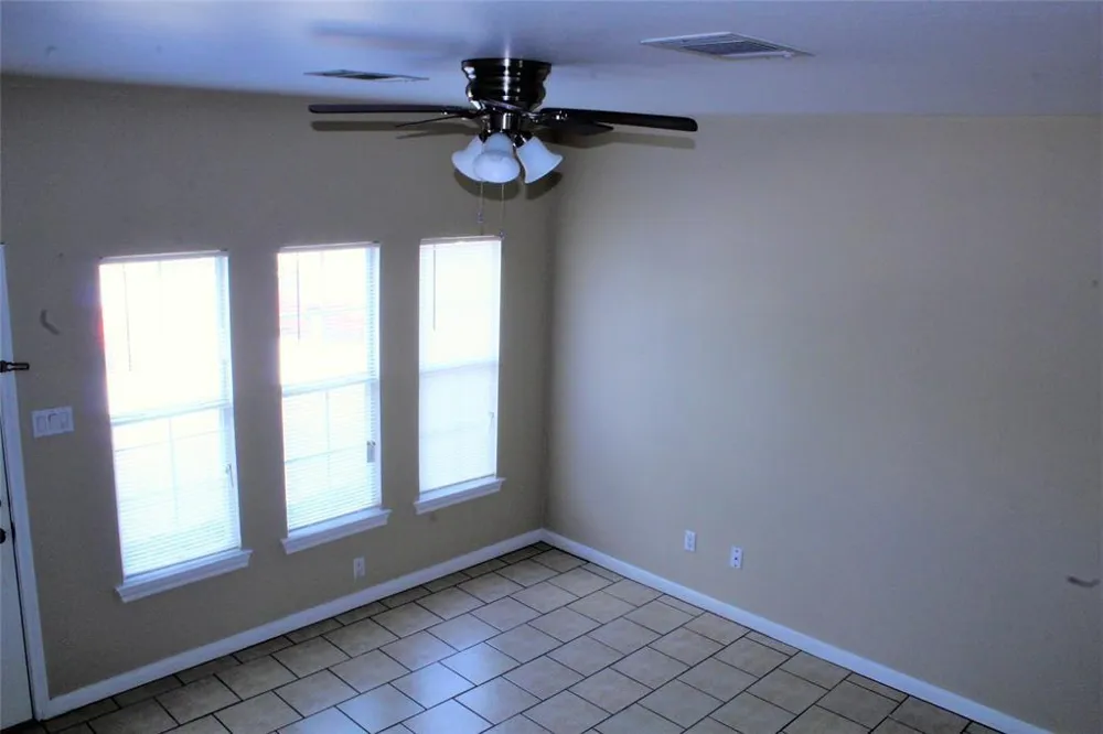 1616 Avenue #6 Huntsville, TX 77340