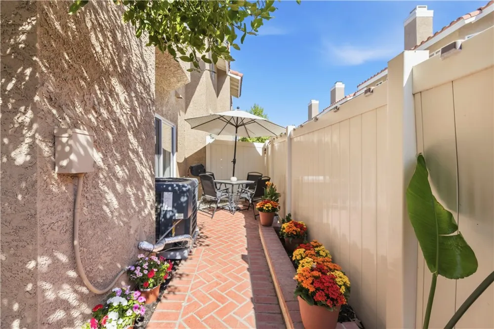 28127 Bobwhite Circle #98 Saugus, CA 91350