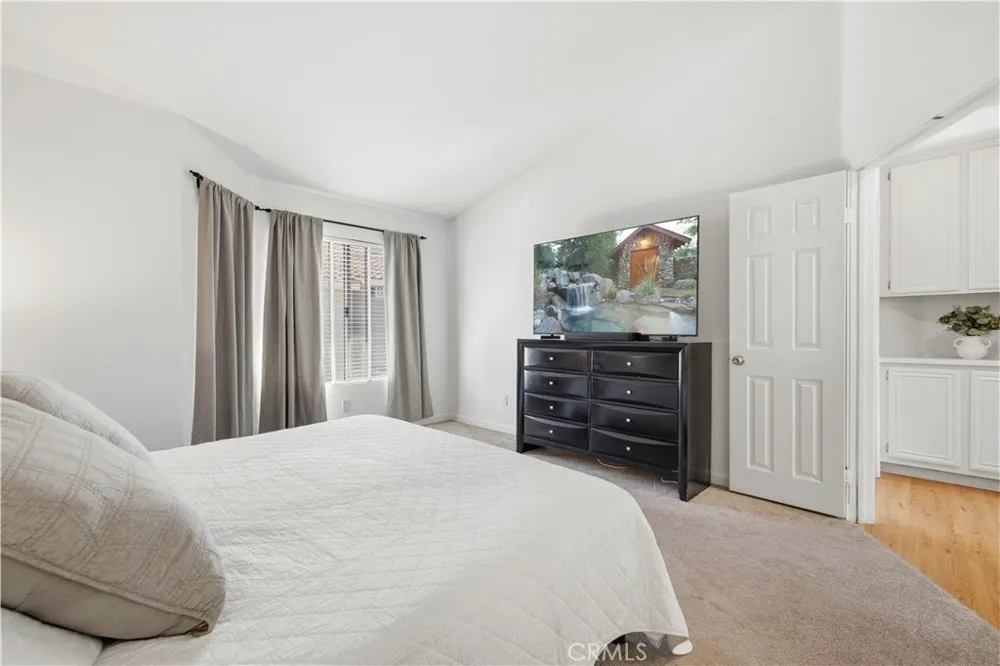 28127 Bobwhite Circle #98 Saugus, CA 91350