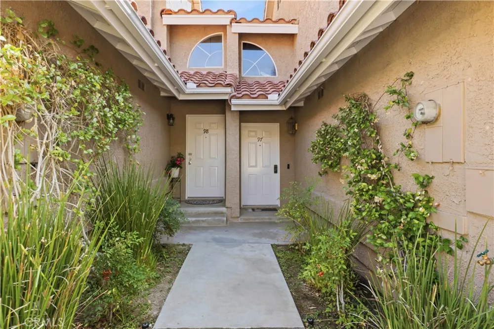 28127 Bobwhite Circle #98 Saugus, CA 91350