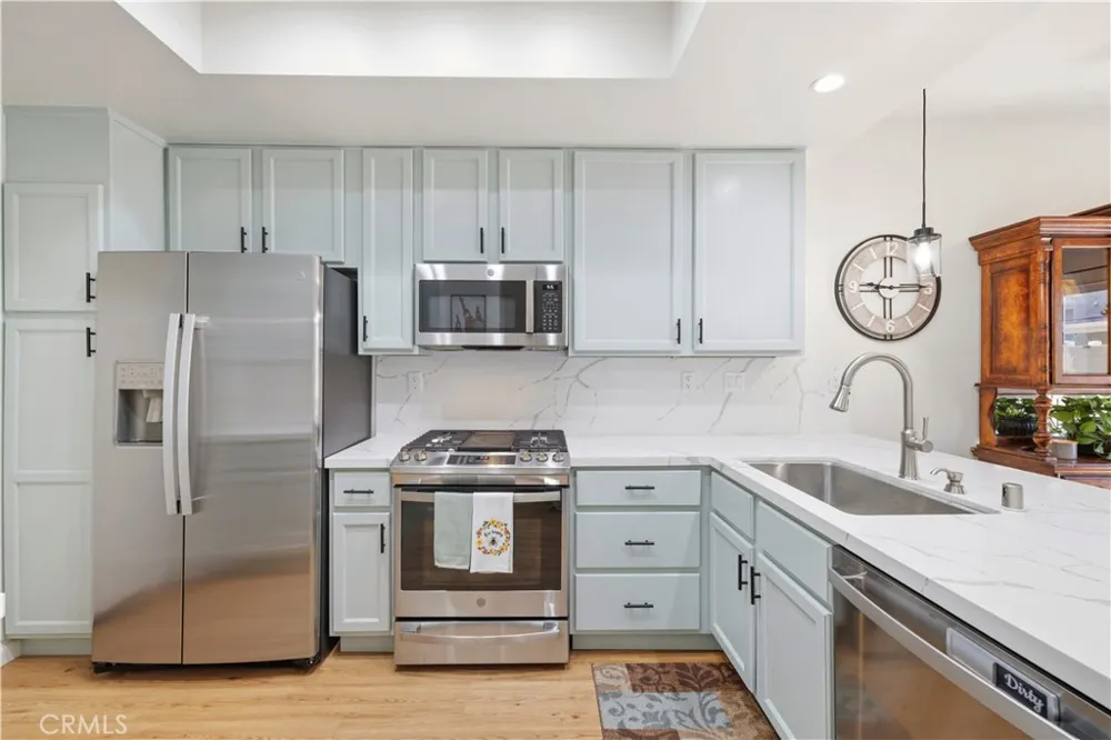 28127 Bobwhite Circle #98 Saugus, CA 91350