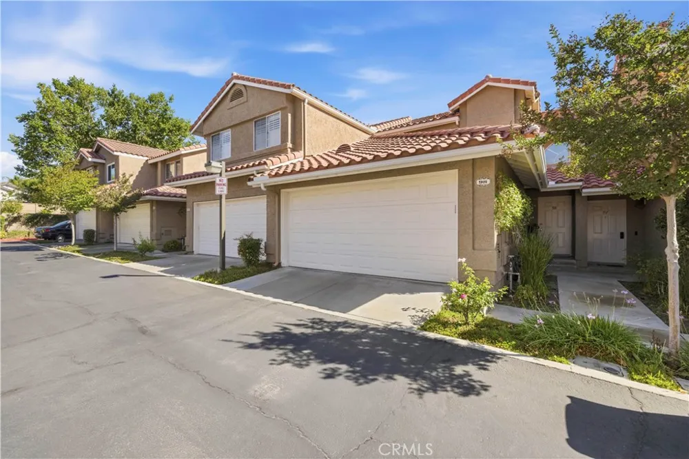 28127 Bobwhite Circle #98 Saugus, CA 91350