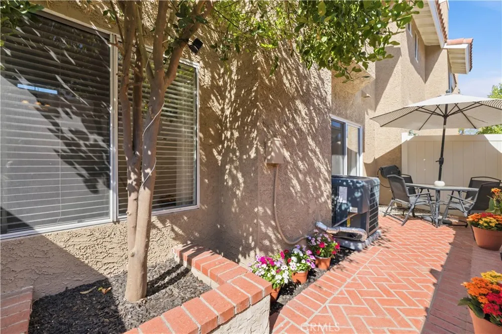 28127 Bobwhite Circle #98 Saugus, CA 91350