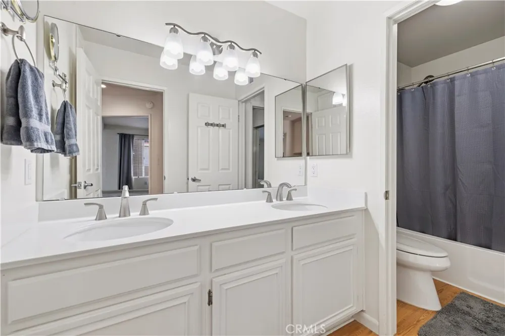 28127 Bobwhite Circle #98 Saugus, CA 91350