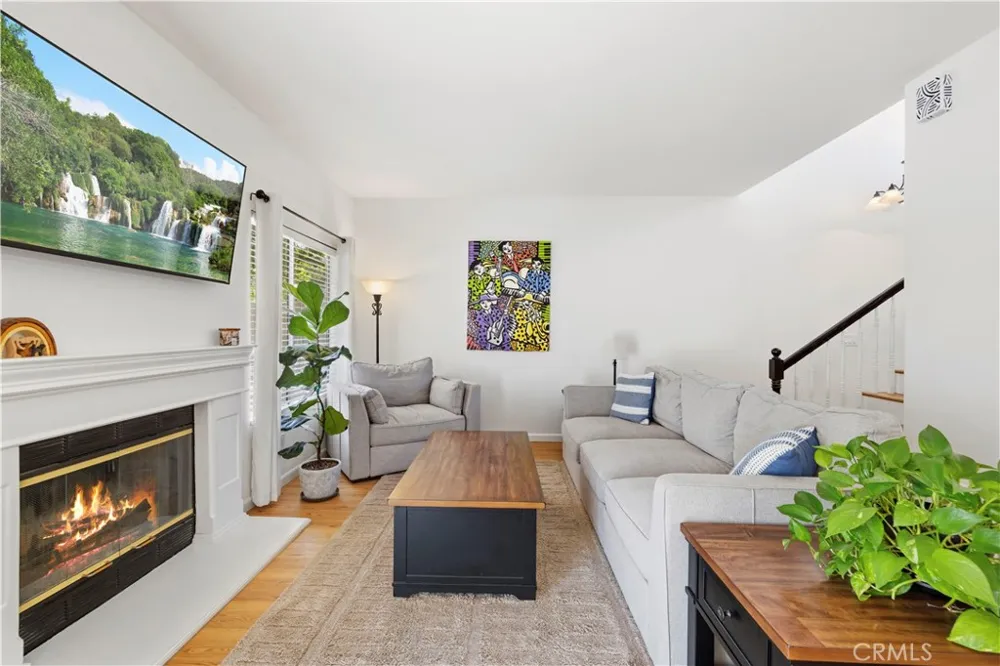 28127 Bobwhite Circle #98 Saugus, CA 91350