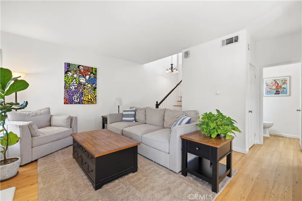 28127 Bobwhite Circle #98 Saugus, CA 91350