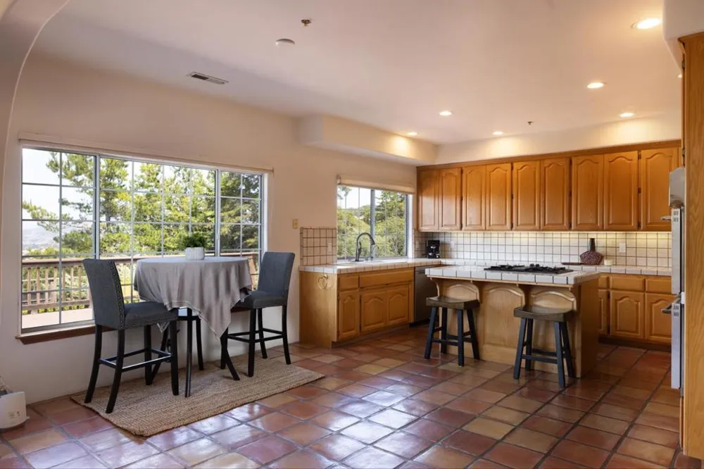 10590 Hidden Mesa Place Monterey, CA 93940