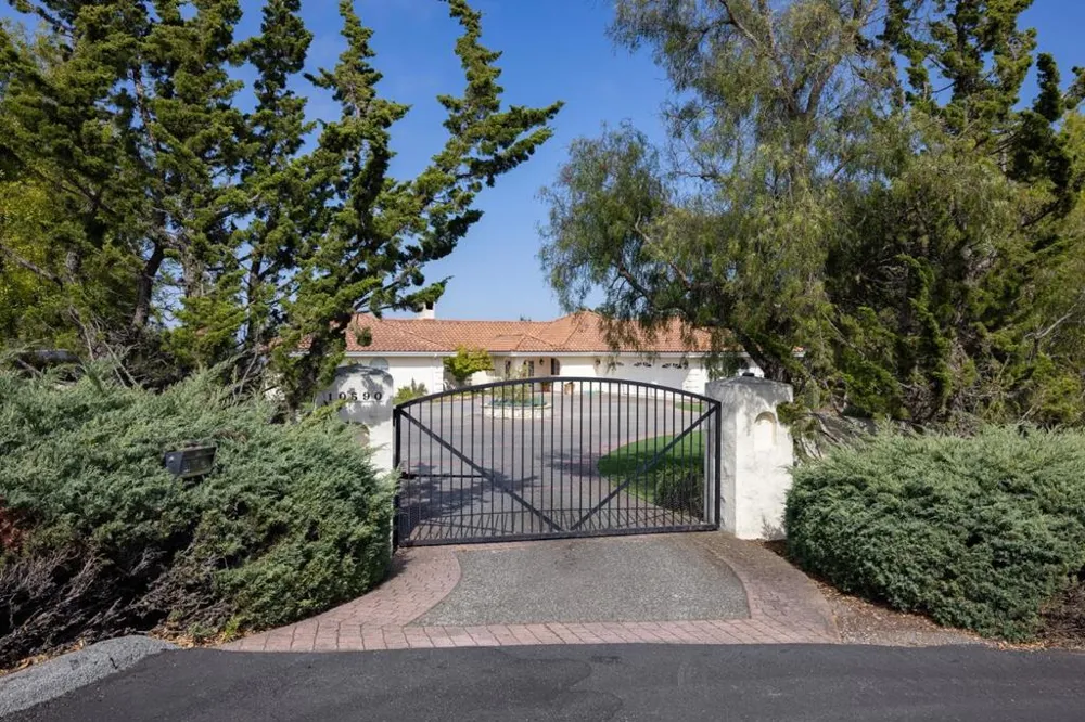 10590 Hidden Mesa Place Monterey, CA 93940