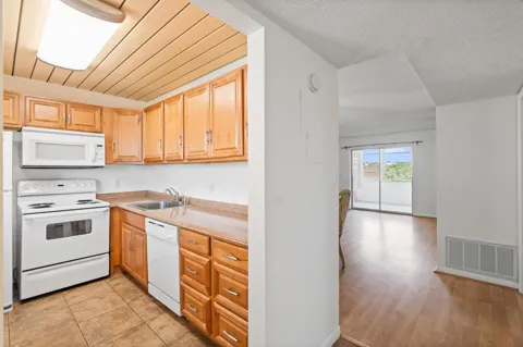 2515 NE 2nd Court #418