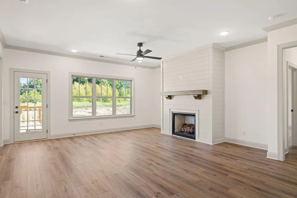 9839 Mayfly Road Ooltewah, TN 37363