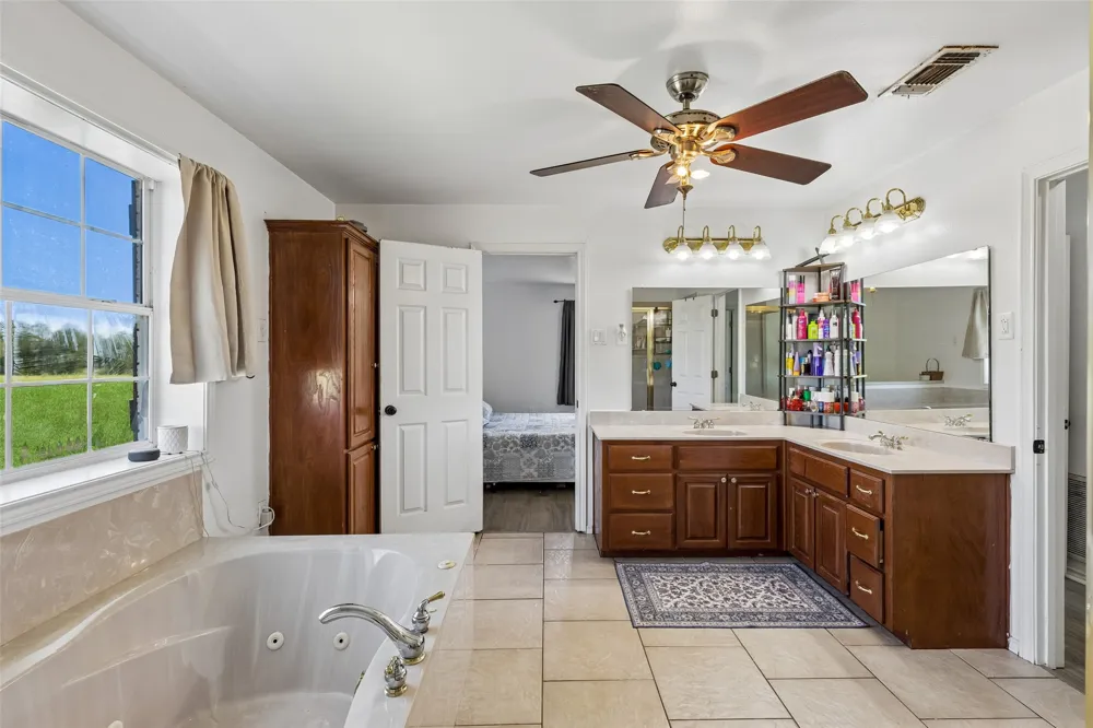 2986 Vz County Road 3208 Wills Point, TX 75169