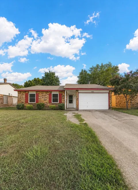 1305 Clark Trail