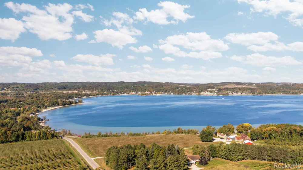 8 Cherry Beach Court Suttons Bay Township, MI 49682
