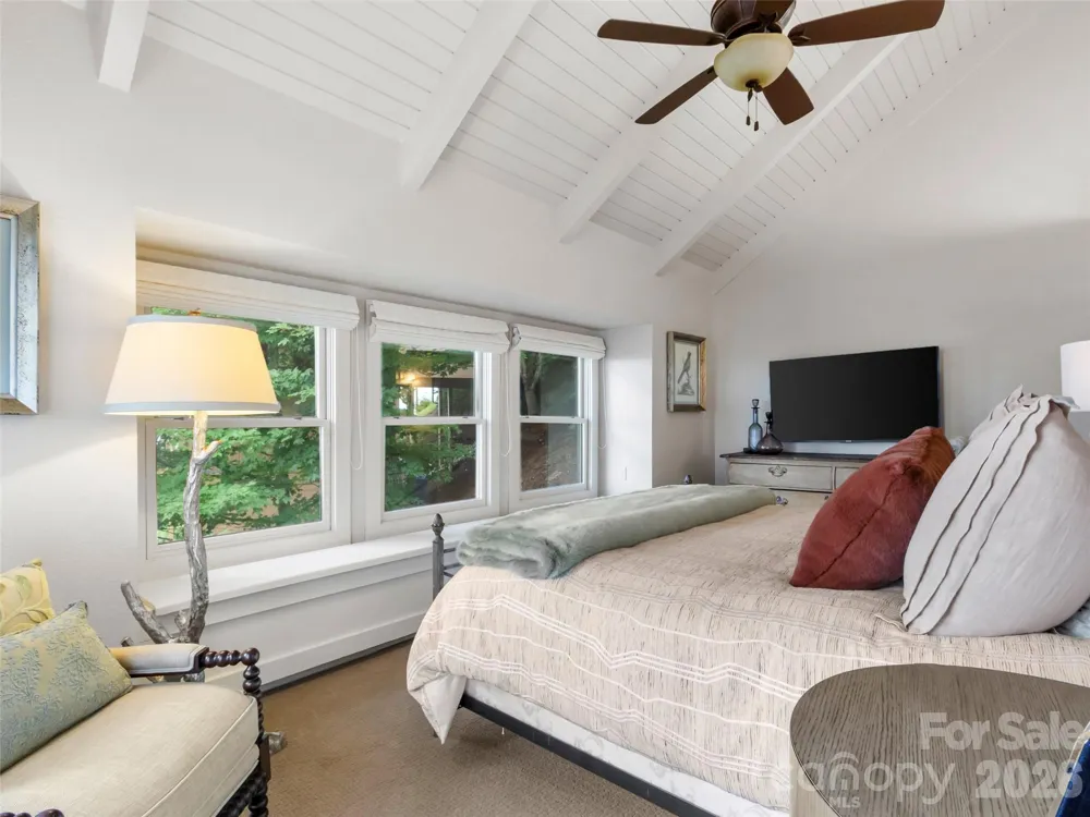 337 Rhododendron Lane Burnsville, NC 28714